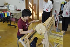 さをり織り実演の様子