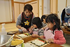 恵方巻きづくりの様子